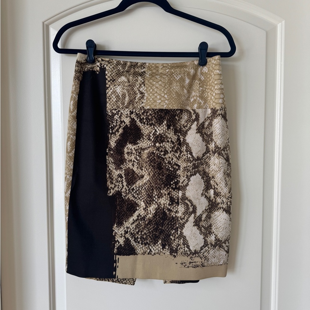 Elie Tahari snake print skirt

Easy-to-wear. 97% cotton, 3% elastane